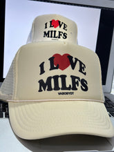 Cargar imagen en el visor de la galería, Love Milfs CAP