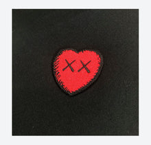 Cargar imagen en el visor de la galería, Heart Kaws Sweater